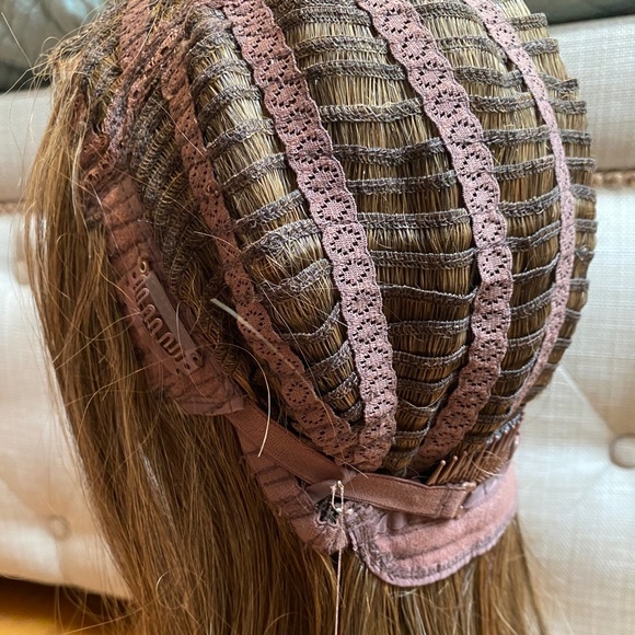 NWT V-Weft Blonde Extension Wig - Picture 10 of 10